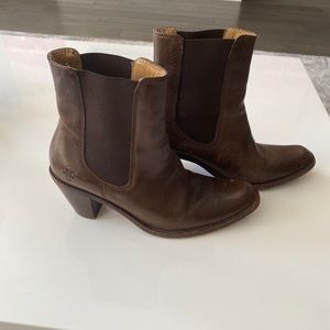 Gorgeous FRYE boots, size 6!